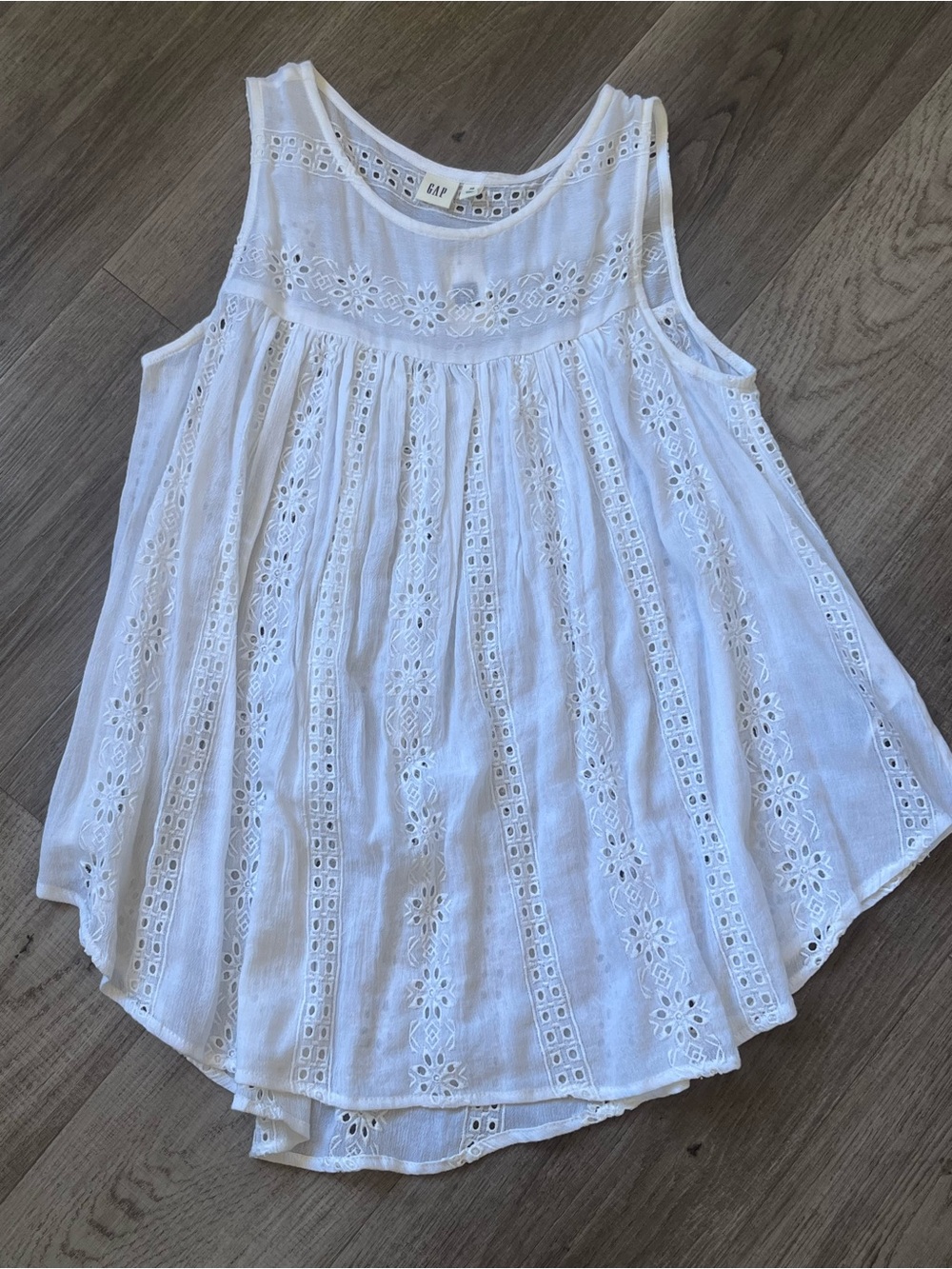 GAP White Eyelet Sleeveless Tank Top